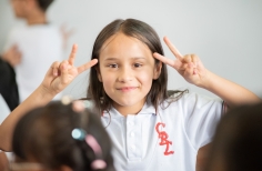 visita a grabar el contenido de redes sociales de mayo - Crea Entre Nubes