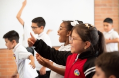 visita a grabar el contenido de redes sociales de mayo - Crea Entre Nubes