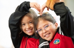 visita a grabar el contenido de redes sociales de mayo - Crea Entre Nubes