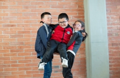 visita a grabar el contenido de redes sociales de mayo - Crea Entre Nubes