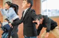 visita a grabar el contenido de redes sociales de mayo - Crea Entre Nubes