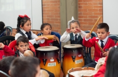 visita a grabar el contenido de redes sociales de mayo - Crea Entre Nubes