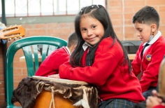 visita a grabar el contenido de redes sociales de mayo - Crea Entre Nubes