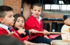 visita a grabar el contenido de redes sociales de mayo - Crea Entre Nubes