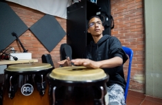 visita a grabar el contenido de redes sociales de mayo - Crea Entre Nubes