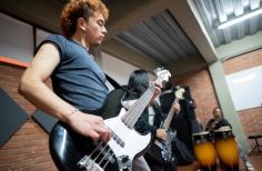 visita a grabar el contenido de redes sociales de mayo - Crea Entre Nubes