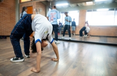 visita a grabar el contenido de redes sociales de mayo - Crea Entre Nubes