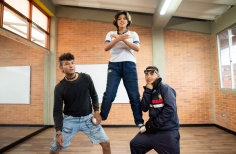 visita a grabar el contenido de redes sociales de mayo - Crea Entre Nubes