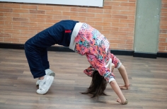 visita a grabar el contenido de redes sociales de mayo - Crea Entre Nubes