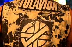 LA NOCHE NOS PERTENECE