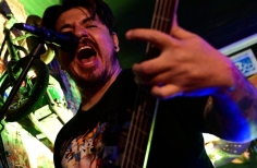 LA NOCHE NOS PERTENECE