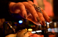 LA NOCHE NOS PERTENECE