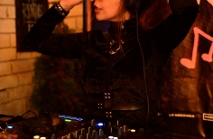 LA NOCHE NOS PERTENECE