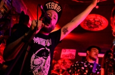 LA NOCHE NOS PERTENECE