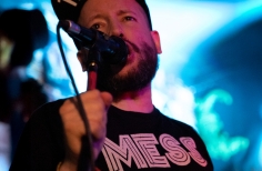 LA NOCHE NOS PERTENECE