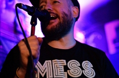 LA NOCHE NOS PERTENECE