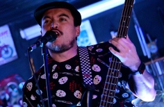 LA NOCHE NOS PERTENECE