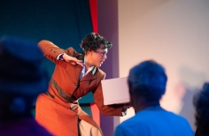 Receta para una tragedia nacional un monologo que revive la memoria DIANA OLAYA FILBO