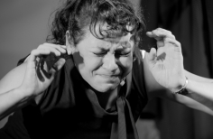 Receta para una tragedia nacional un monologo que revive la memoria DIANA OLAYA FILBO