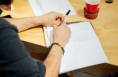 Retratos de Cocreación Capturando la Esencia de Cada Laboratorista en la Cinemateca de Bogotá
