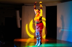 Ludus un mundo de tres - Agrupación Cromático  NIDOS - Planetario de Bogotá