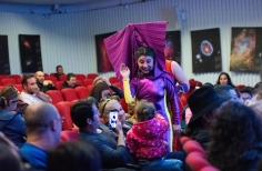 Ludus un mundo de tres - Agrupación Cromático  NIDOS - Planetario de Bogotá