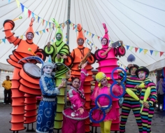 Artistas desplegados por Bogotá.