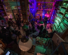 asistentes a evento en la librería Matorral 