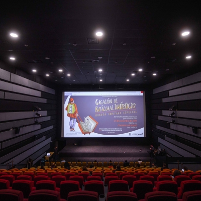 Becas de creación de bitácoras artísticas.