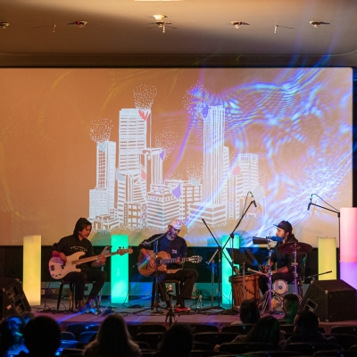 Jumaos: Vibraciones acústicas en la Sala Gaitán.