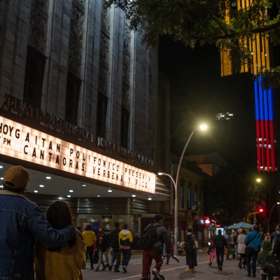 Así vivimos una noche de Cantaoras. Verbena y Picó