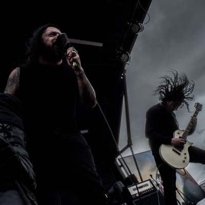 En la cuadra, Distorsión