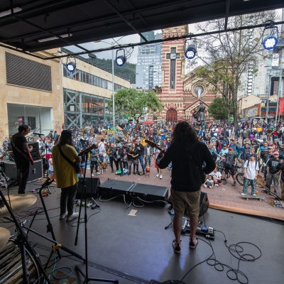 Ataque Punk Rock- Escenarios Móviles