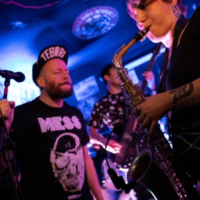 La noche nos pertenece - Los Peyes 