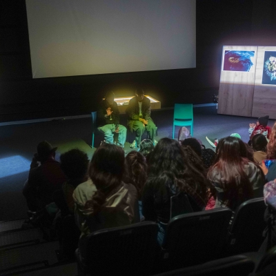 Charla sobre la exposición con invitado para el público asistente.