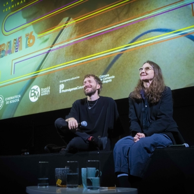 Lucrecia Martel en su conversatorio durante el BAM 2025 junto a su productor