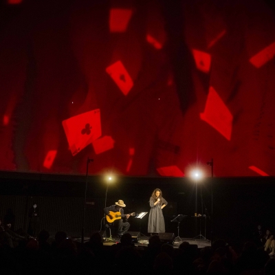Artistas realizando su presentación durante la noche BAM + Bomm: Músic & Domo Live Cinemaen el marco del BAM 2025