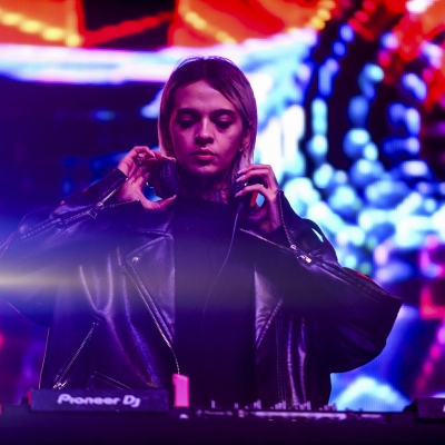 Encuentro de sonidos electrónicos.