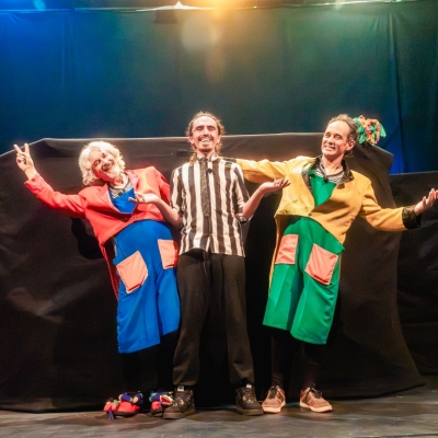 Ese chivo es puro cuento - La Libélula Dorada - Treatro La Libélula Dorada