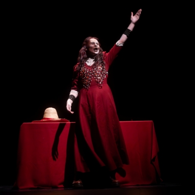 Pola Ardiente - Teatro El Ensueño