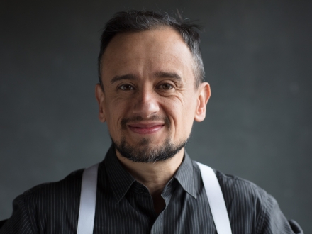 Bernardo García del equipo de Clásico improbando