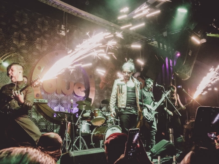 banda en concierto