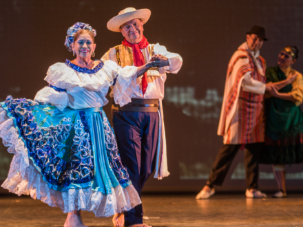 pareja adulto mayor en danza
