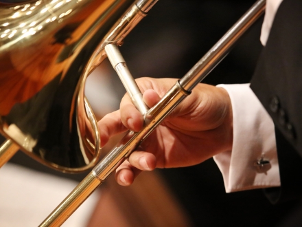 Músico con trombón