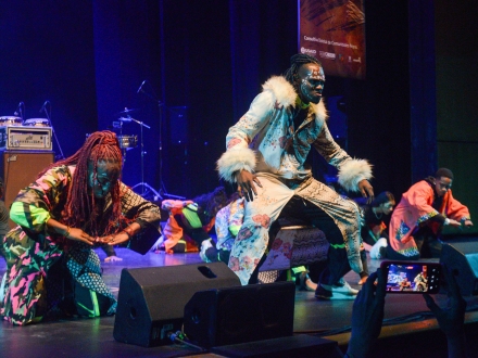 Agrupación Afro bailando