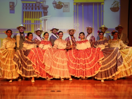 Grupo de bailarines