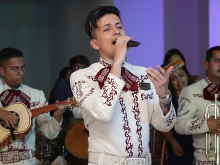 Mariachis cantando 