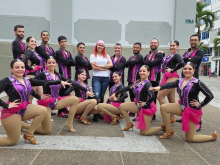 Mónica Velásquez y su grupo
