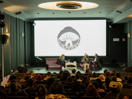 Imagen de la charla de apertura del laboratorio Habitar con el Micelio
