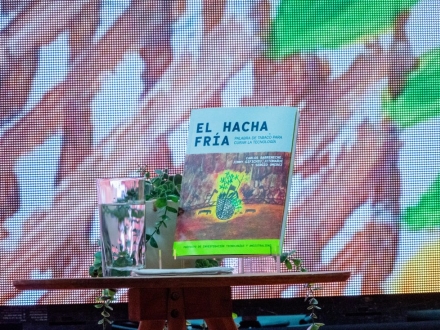 Imagen de la publicación del Hacha Fría en el auditorio, lugar en donde se llevó acabo el evento